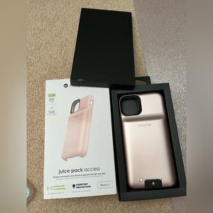 iPhone XR/11 mophie battery charging phone case